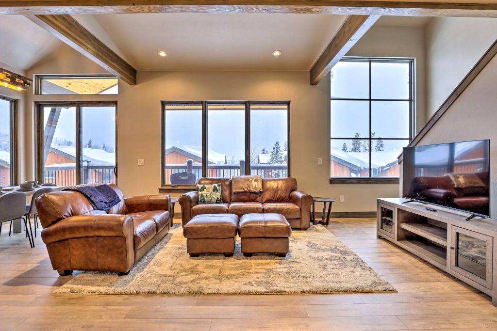 Sleek Silverthorne Abode with Balcony and Pool Access