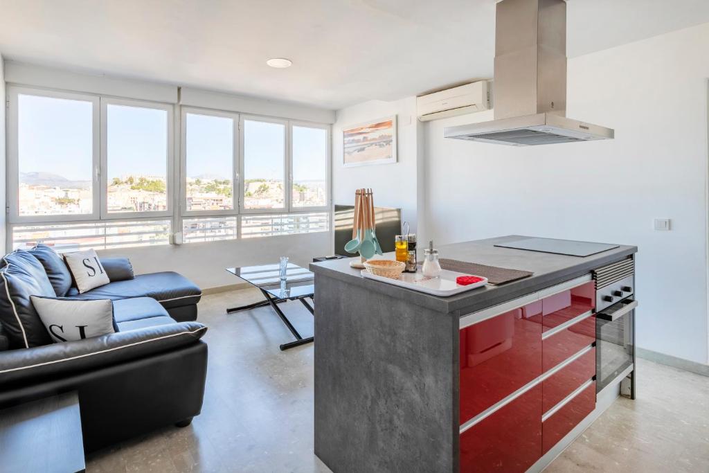 Beach Suite, city & mountain view photo 2