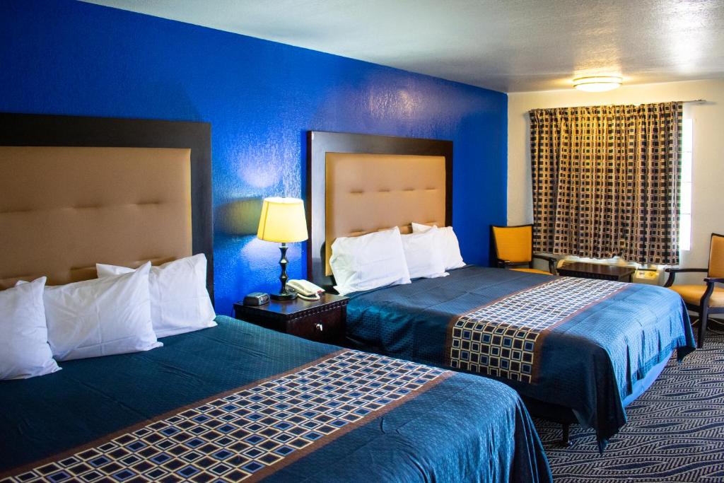 Blue Jay Inn & Suites photo 3