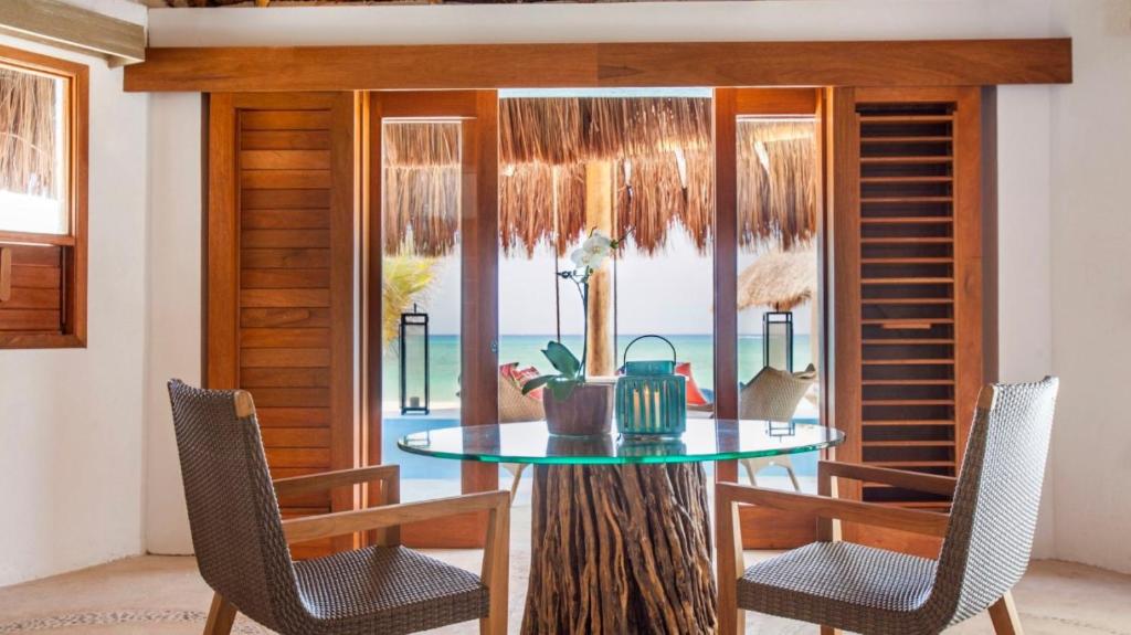 Номер (Бунгало Делюкс с видом на океан), Mahekal Beach Resort