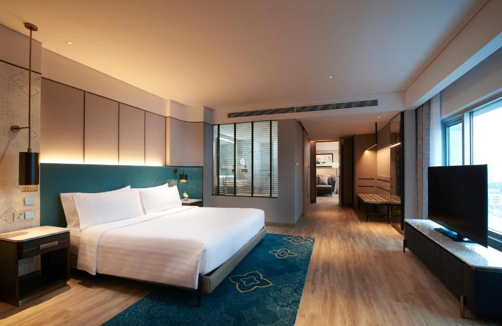 Сьюит (Угловой люкс с 2 спальнями), Отель Amari Watergate Bangkok