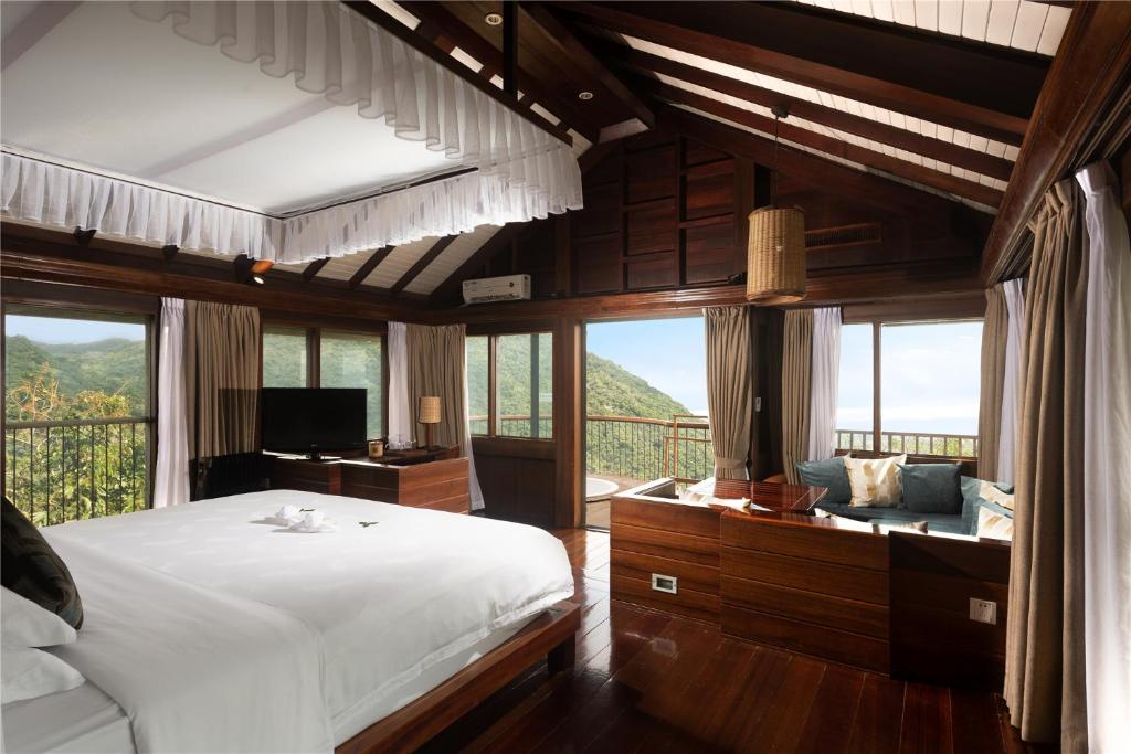 Двухместный (Вилла Делюкс «Орел» с балконом с видом на море), Yalong Bay Earthly Paradise Birds Nest Resort