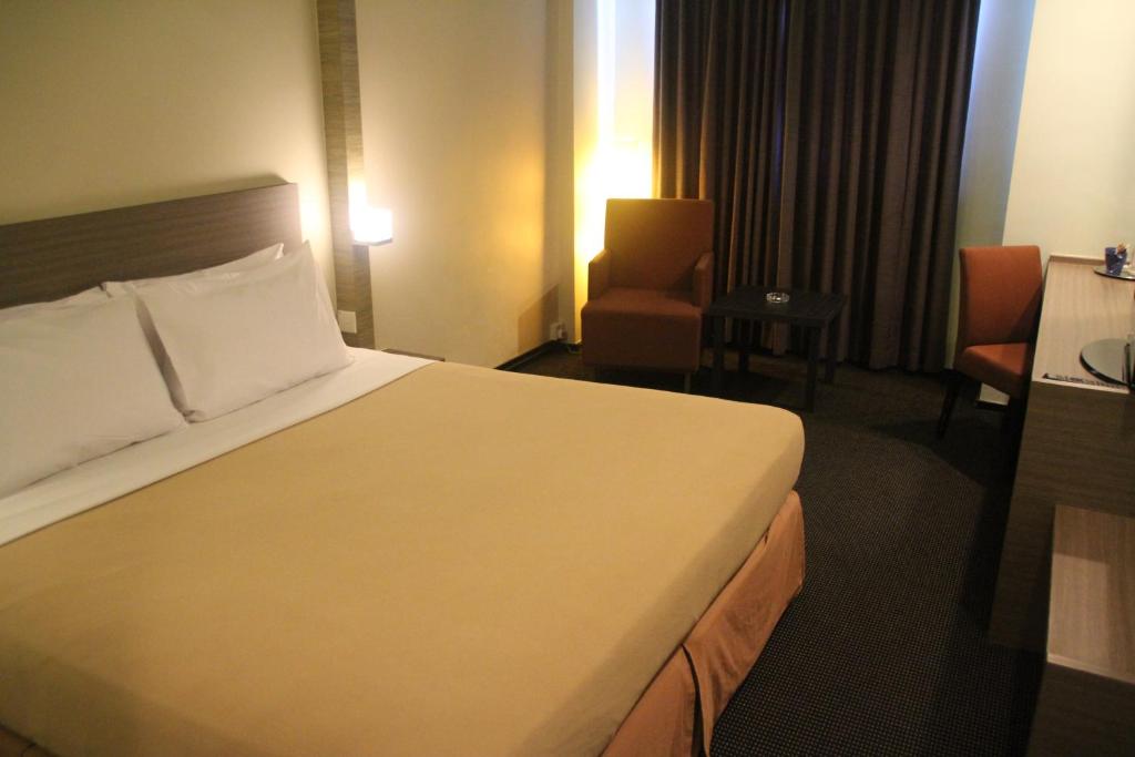Двухместный (Двухместный номер Делюкс с 1 кроватью), Strand Hotel