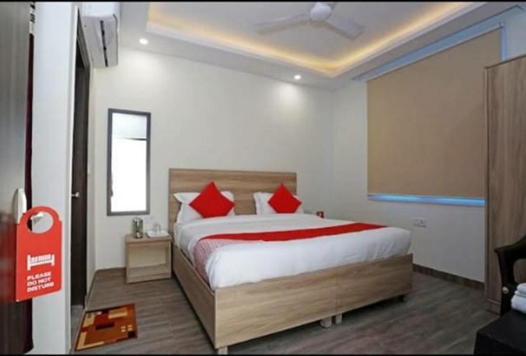 Двухместный (Номер Делюкс), Hotel Aerocity Golden At Delhi Airport