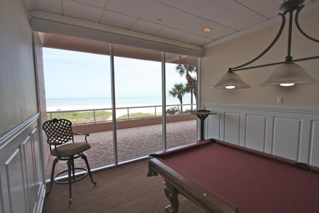 12B Crescent Beach Club photo 4