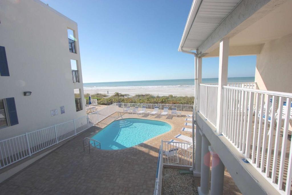 201 Belleair Beach Club image