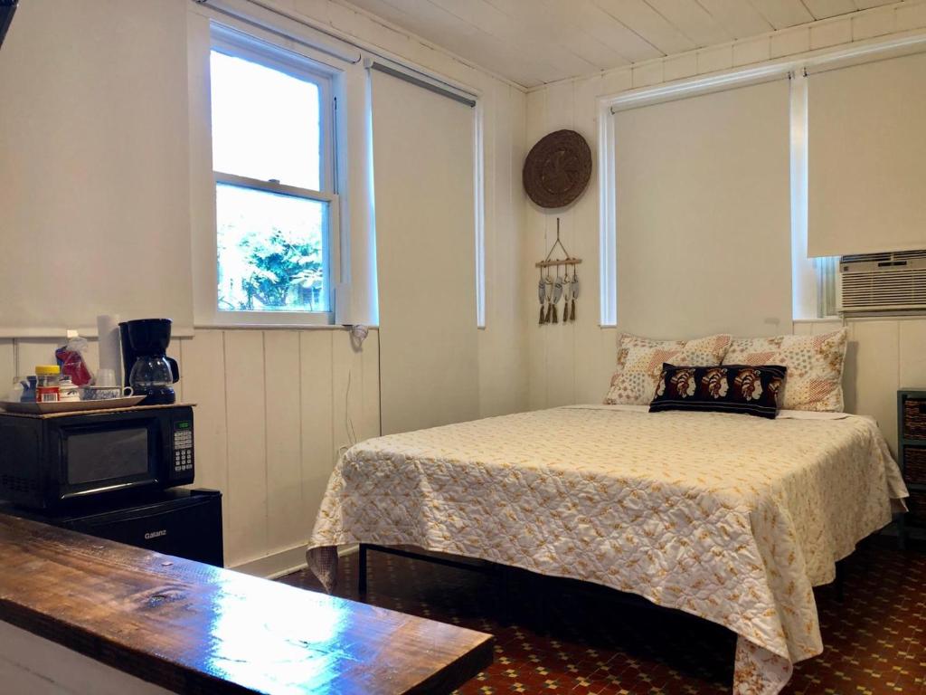 Private Studio with Free Parking image