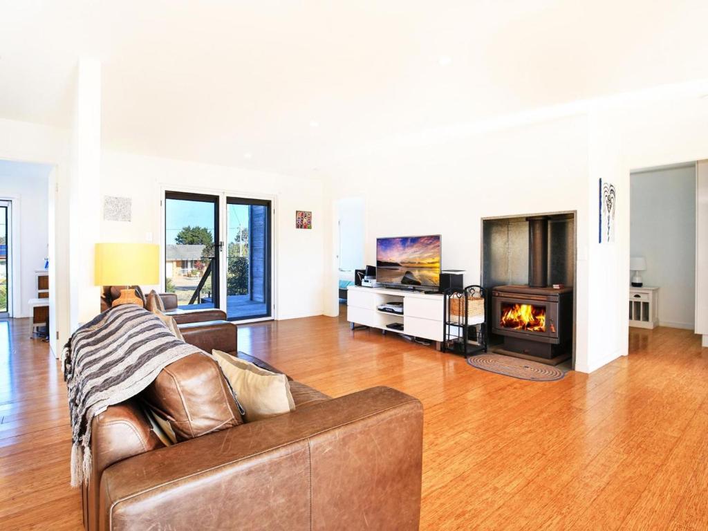 The Palings at Culburra I Pet Friendly Masterpiece photo 1