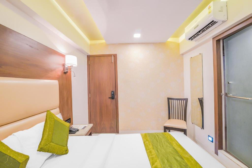 Двухместный ([Sanitized] Deluxe Double Room), FabHotel Oxford Powai