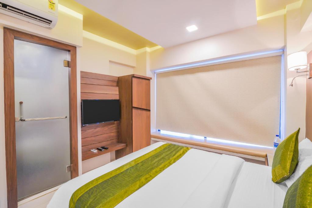 Двухместный ([Sanitized] Deluxe Double Room), FabHotel Oxford Powai