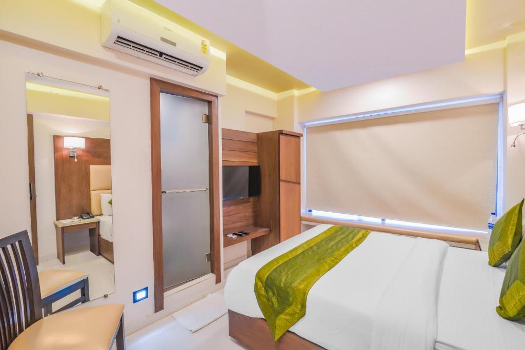 Двухместный ([Sanitized] Deluxe Double Room), FabHotel Oxford Powai