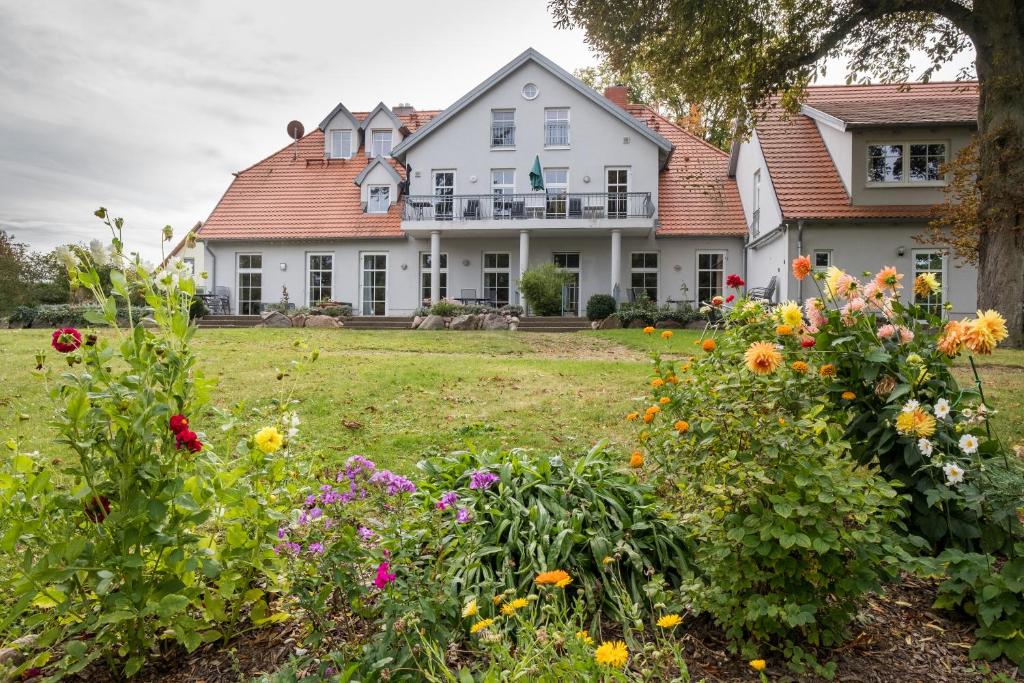 Herrenhaus Jürgenshof photo 2