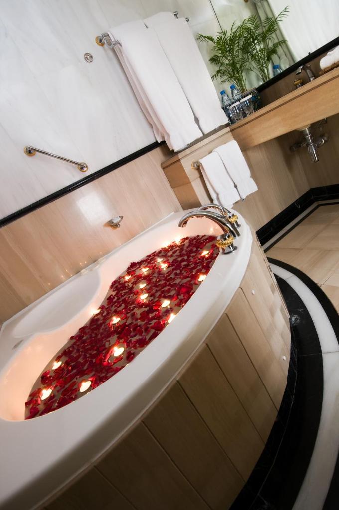 Сьюит (Люкс Crowne), Отель Crowne Plaza Dubai