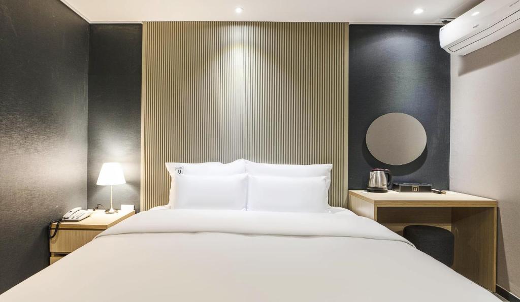 JJ Hotel Room Type - Double Room