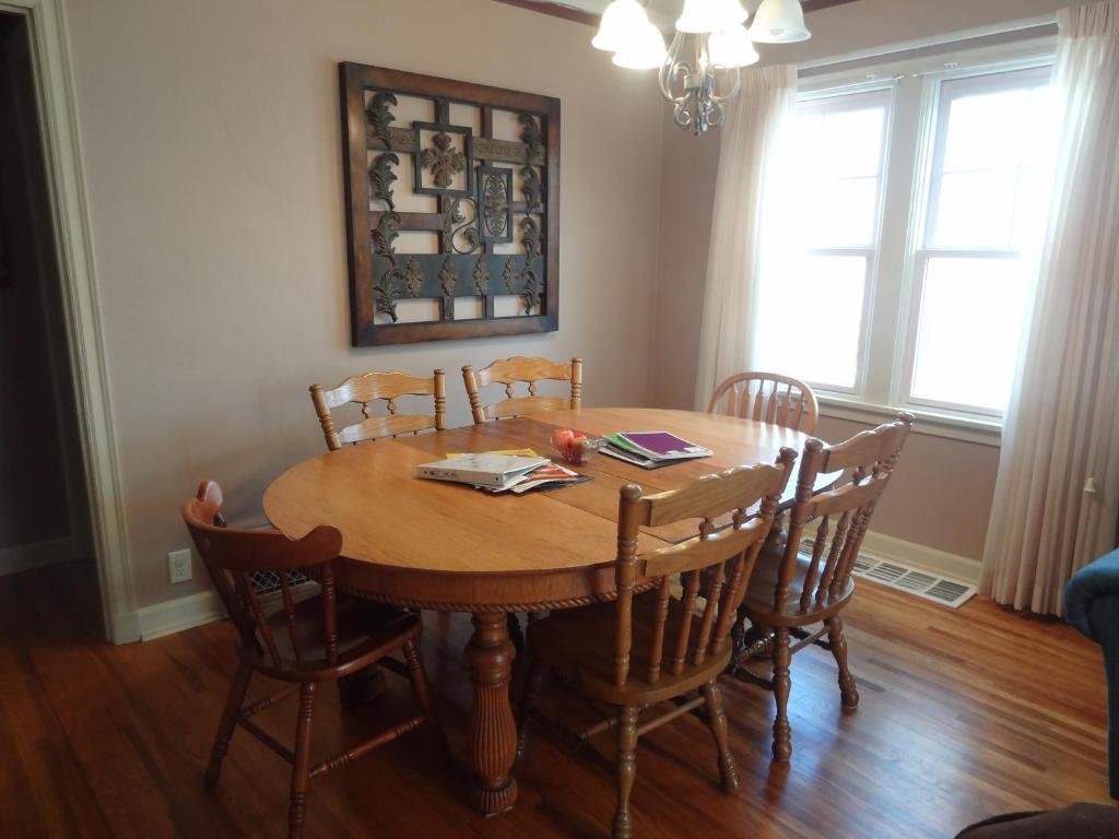 Covered By Faith Rentals -Storybook Home photo 4