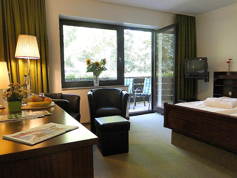 Одноместный (Single Room for Craftsmen with Balcony), Kur- und Gesundheitshotel Zum Goldenen Hirsch