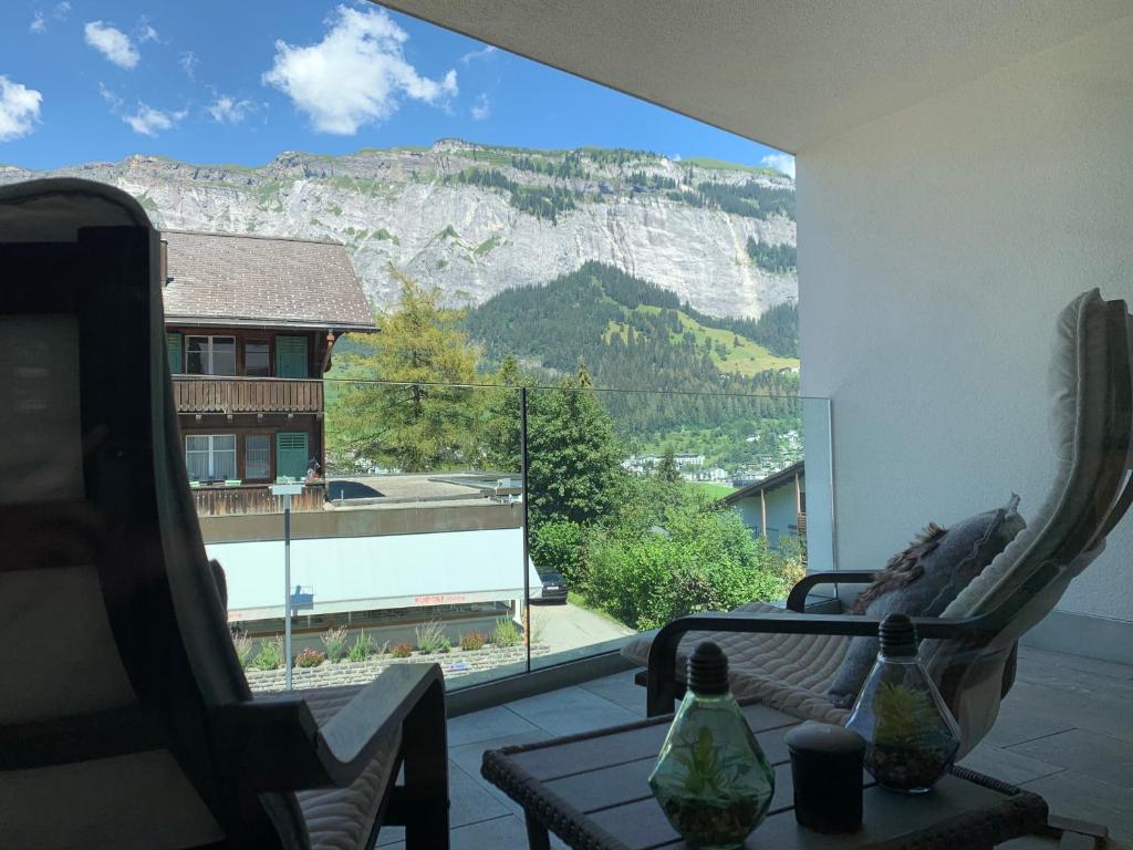 Luxus Neubau 5 min zu Talstation & Caumasee photo 3