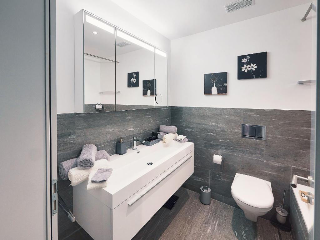 Luxus Neubau 5 min zu Talstation & Caumasee photo 2