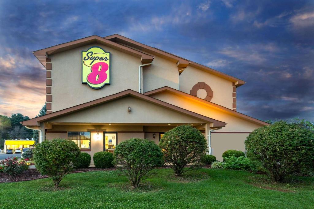 Super 8 by Wyndham Abingdon VA photo 2