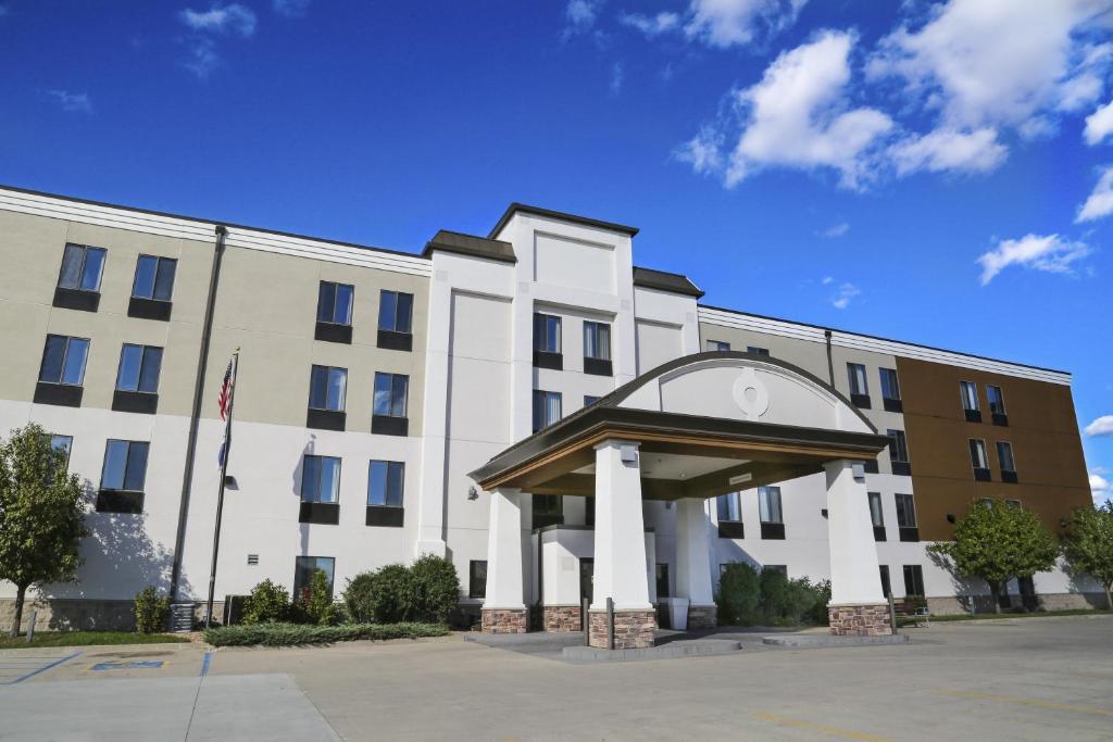 Holiday Inn Express Fargo-West Acres, an IHG Hotel image
