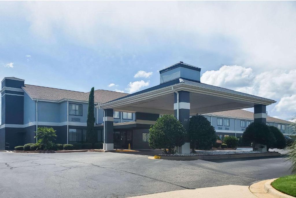 Quality Inn Prattville I-65 image