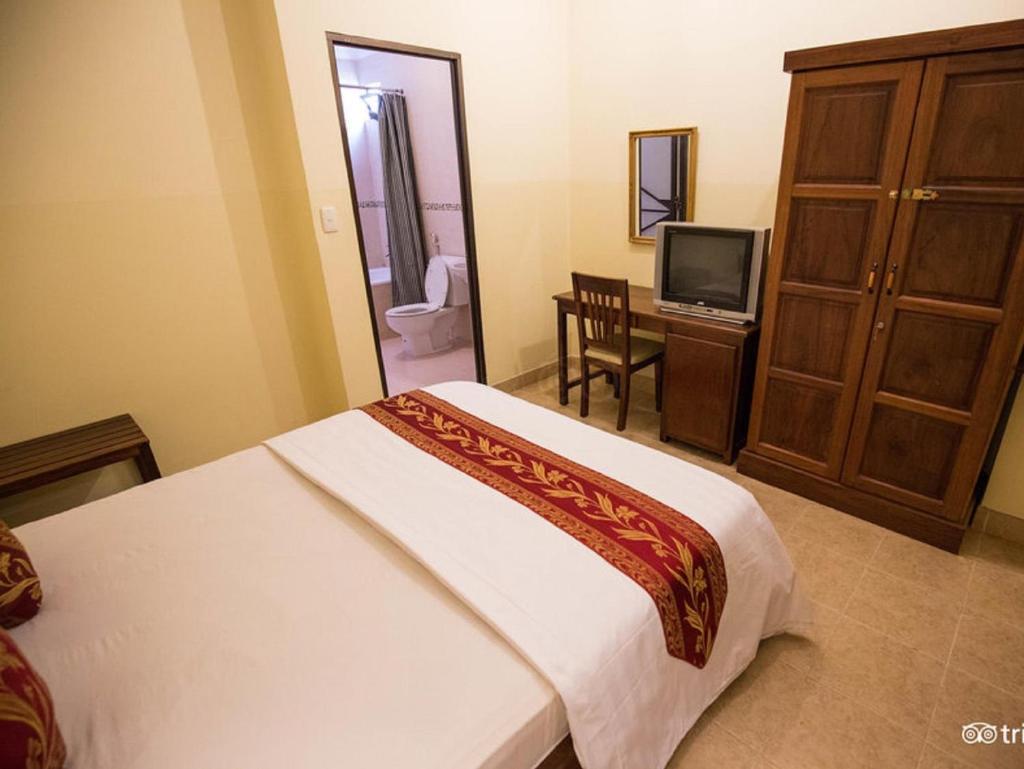 Двухместный (Улучшенный номер с кроватью размера «queen-size»), Caroline Hotel