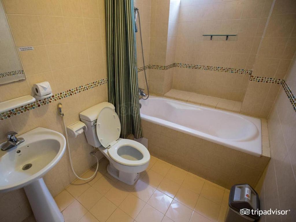 Двухместный (Улучшенный номер с кроватью размера «queen-size»), Caroline Hotel