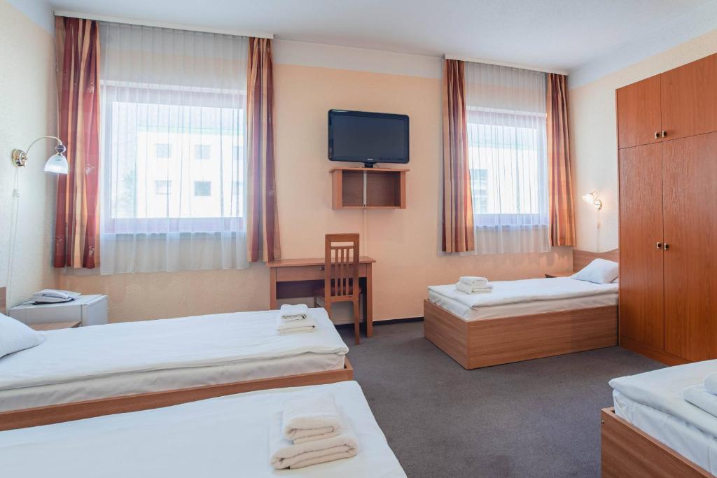 Семейный (Семейный номер (для 2 взрослых и 2 детей)), CE Bestline Hotel