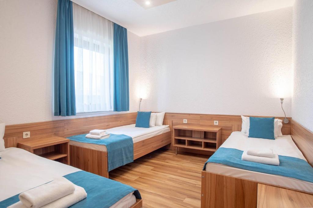 Семейный (Улучшенный семейный номер), CE Bestline Hotel