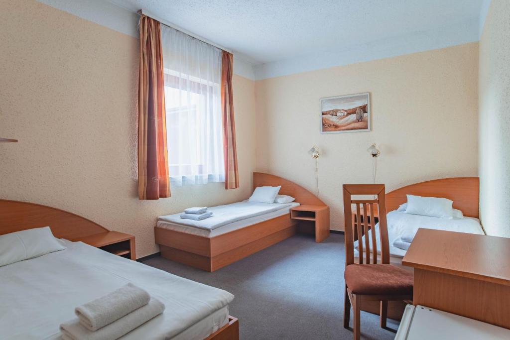 Трехместный (Стандартный трехместный номер), CE Bestline Hotel