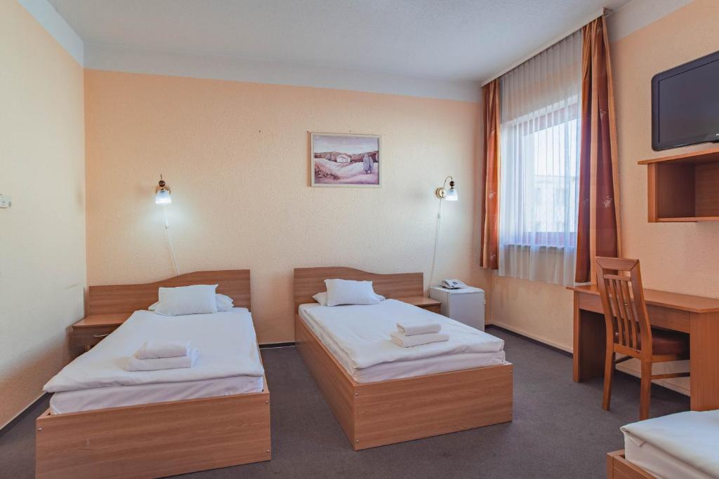 Трехместный (Стандартный трехместный номер), CE Bestline Hotel