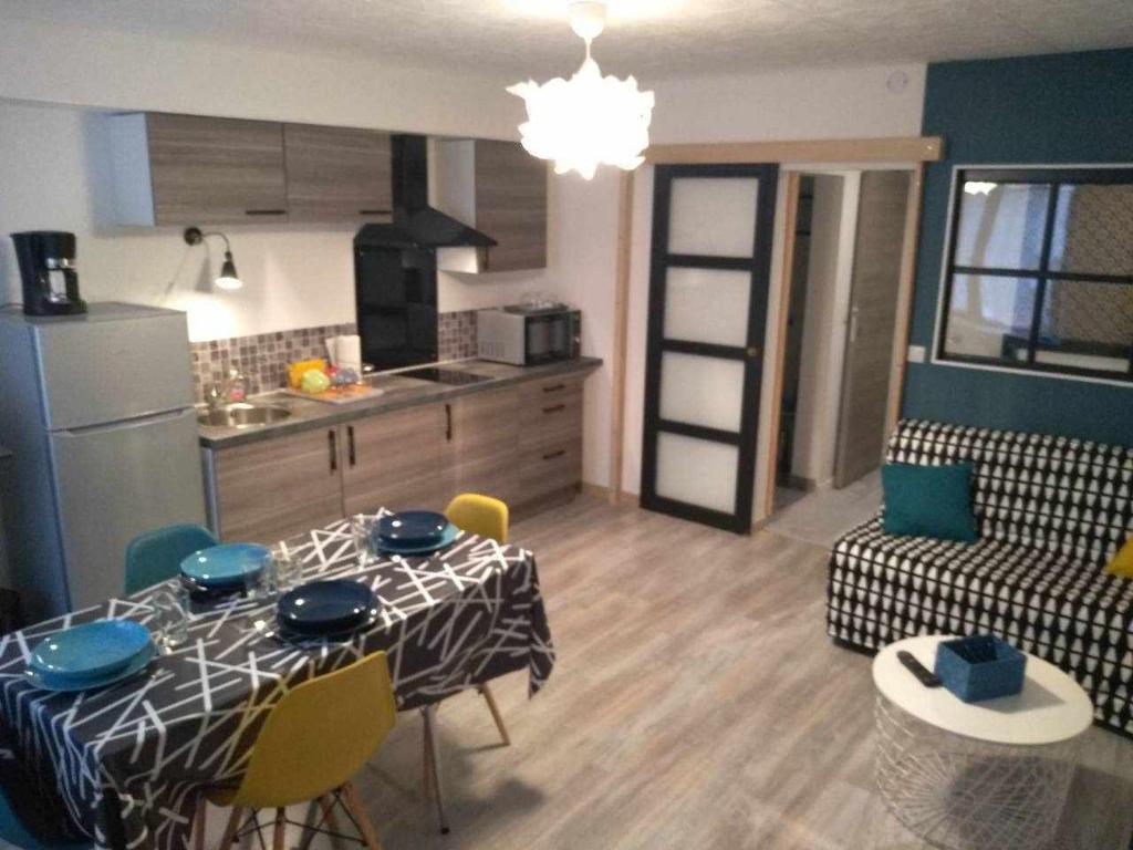 Joli petit logement en centre ville de Brioude photo 3