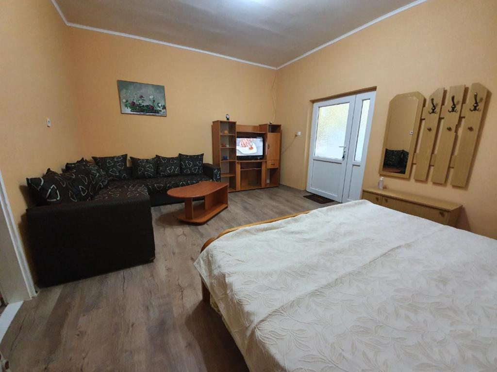 Tisin cvet-Tiszavirág Ada photo 2