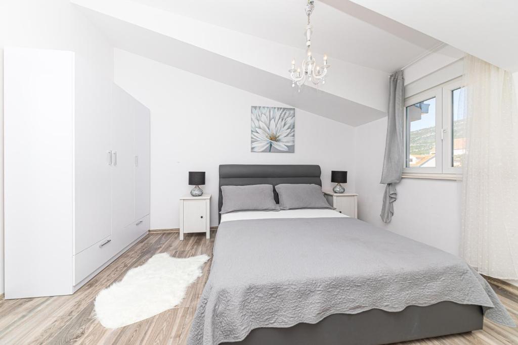 Perla Castellana, Trogir