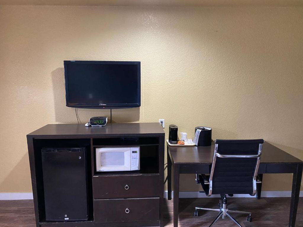 Woodridge Inn and Suites photo 3