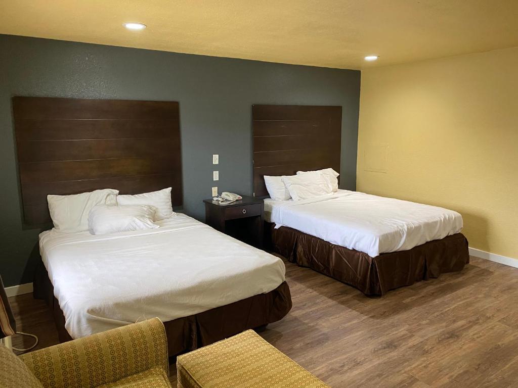 Woodridge Inn and Suites photo 1