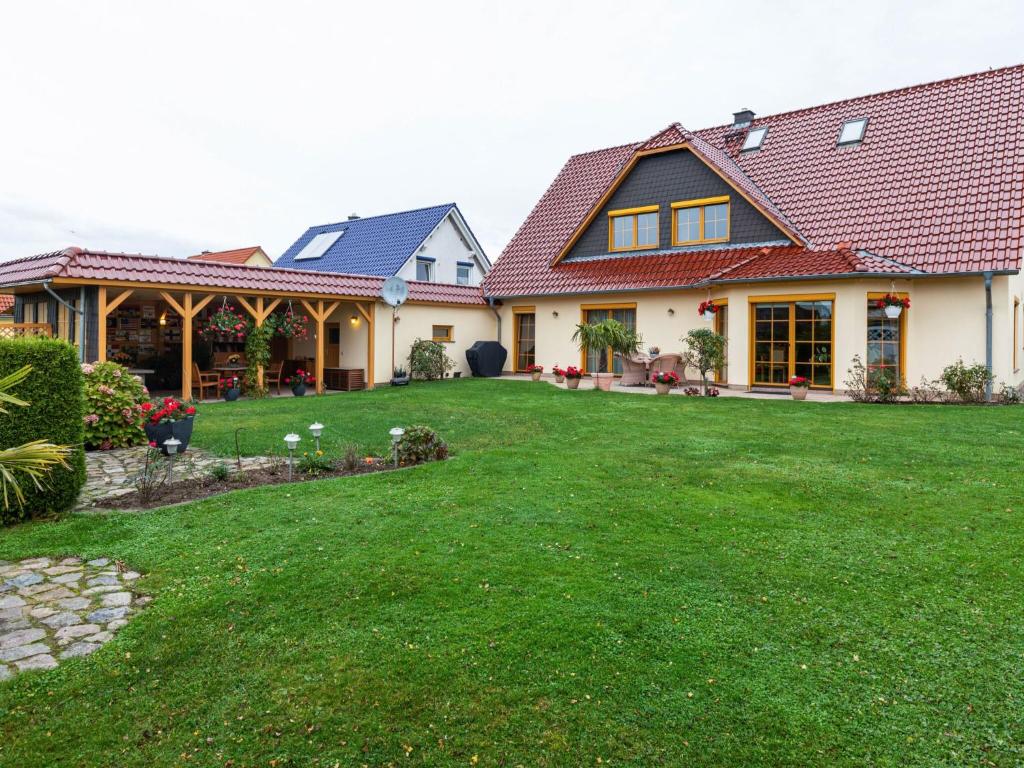 Quaint Apartment in Kuhlungsborn with Garden photo 2