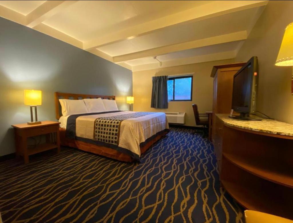 Economy Inn North Randall image