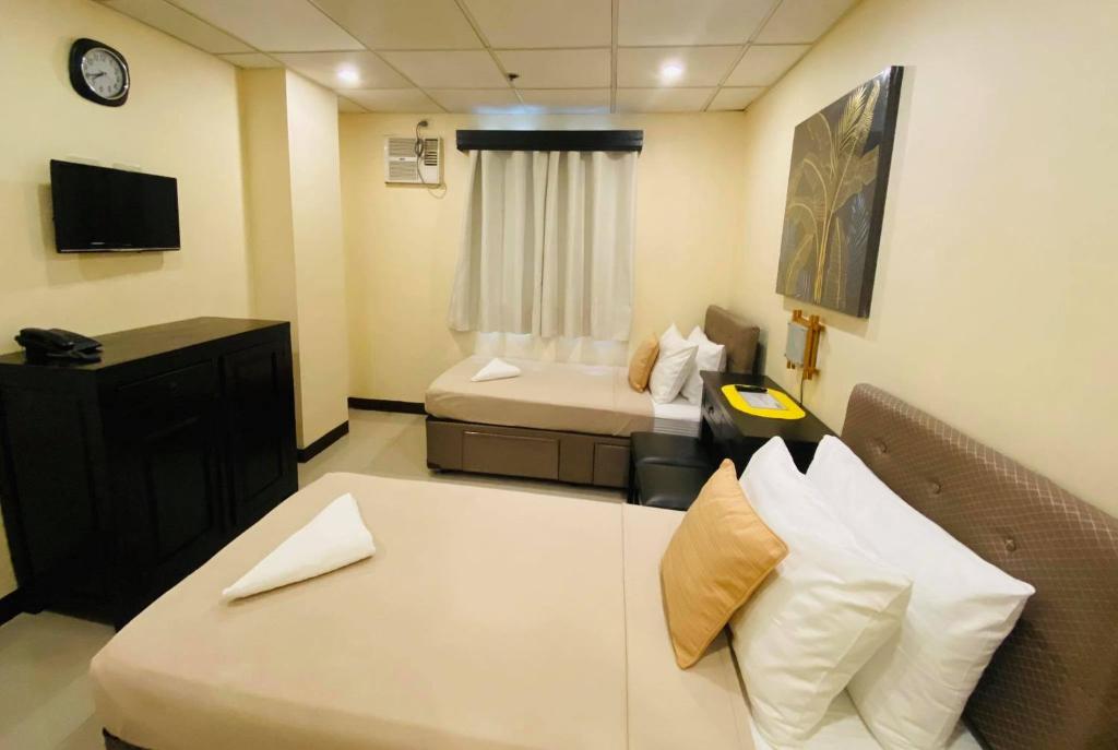Двухместный (Двухместный номер Делюкс с 2 отдельными кроватями), Amax Inn Makati