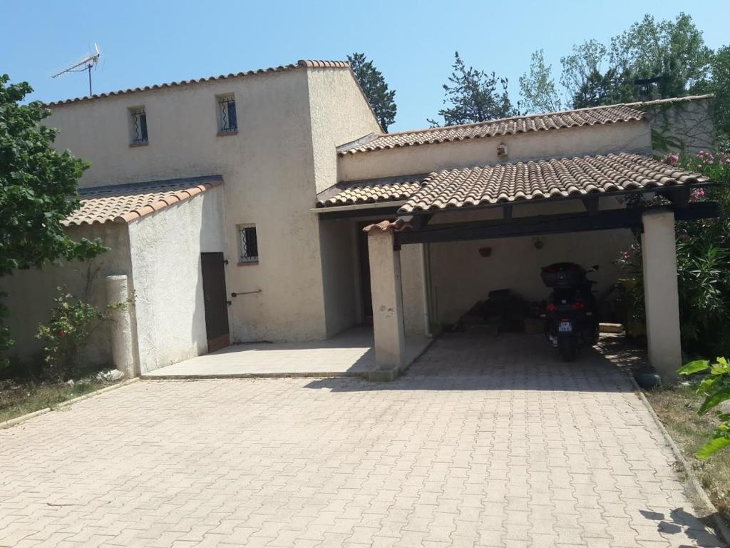 jolie villa avec piscine photo 1