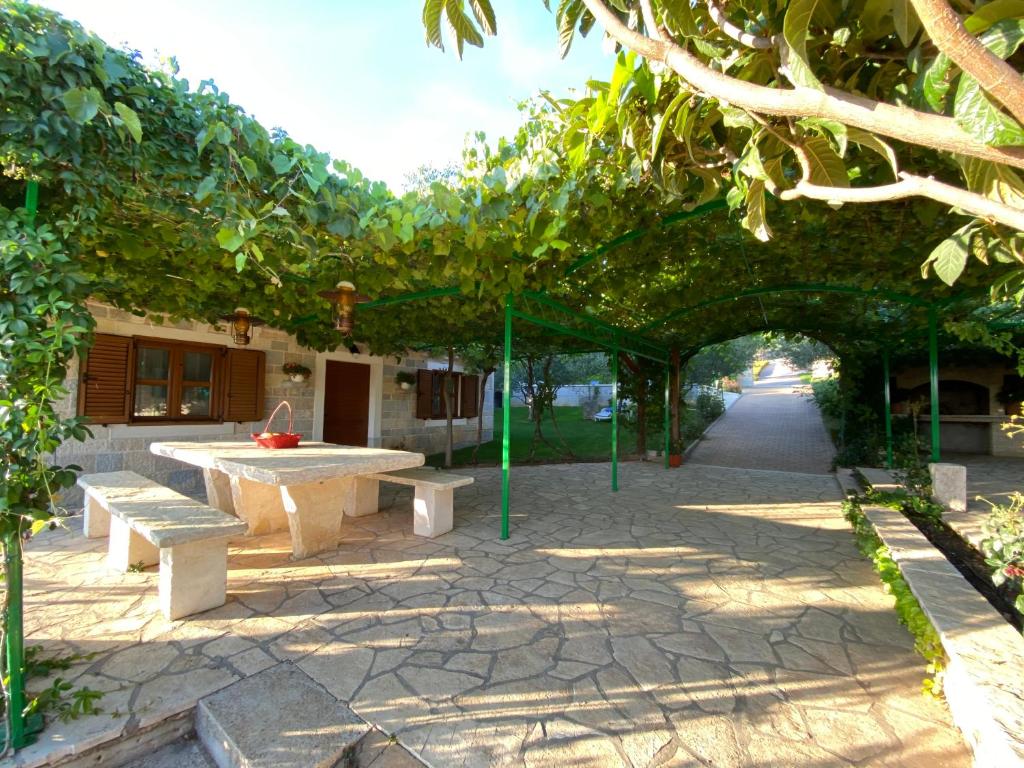 Stone Holiday Homes Stankovci with pool and Mediterranean gardens photo 2