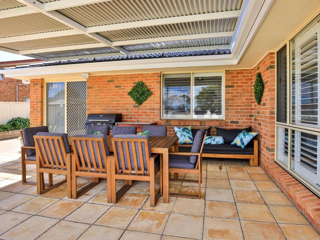 Coastaway I Pet Friendly I 3 Min Walk to Beach photo 2