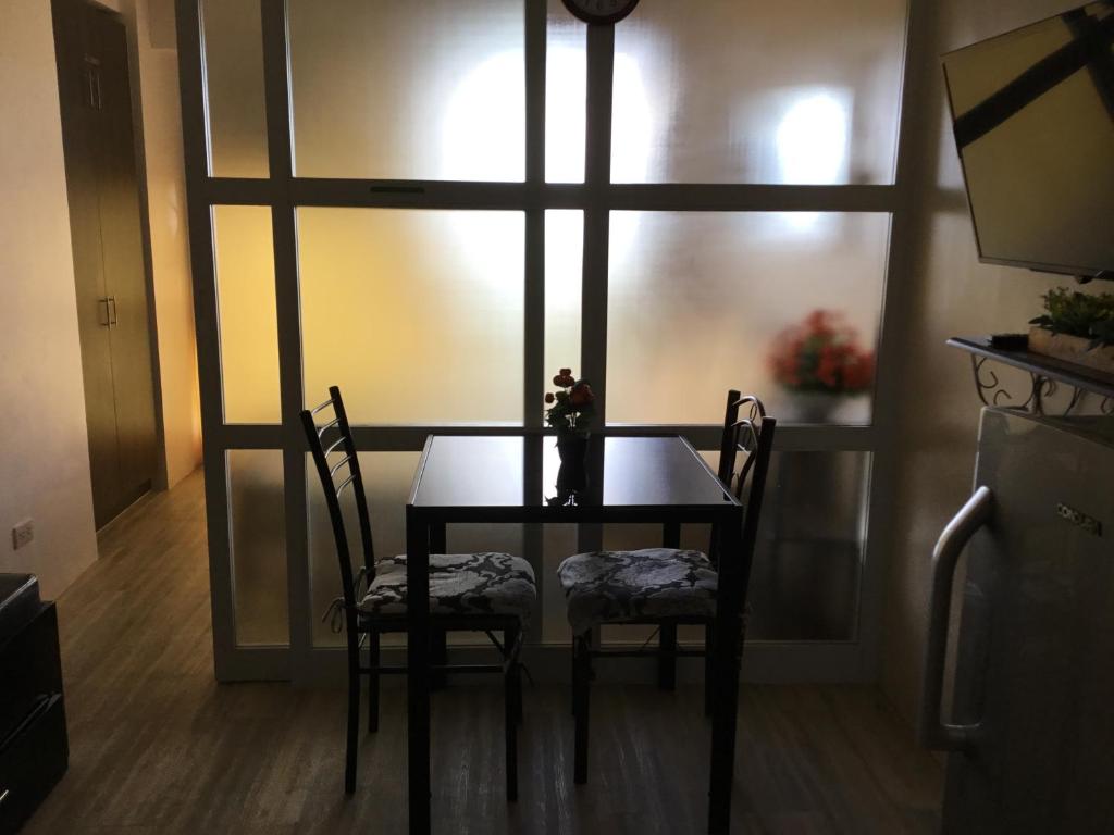 Condominium with Swimming Pool and Viewing Deck photo 2