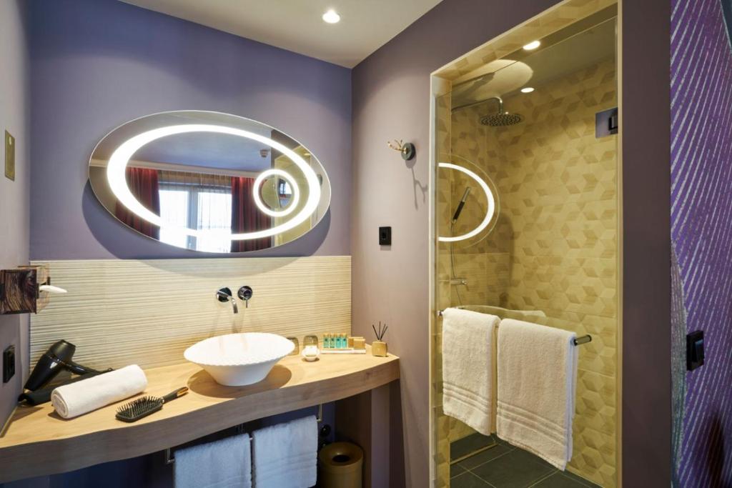 Classic Hotel Harmonie - Tap to explore photos