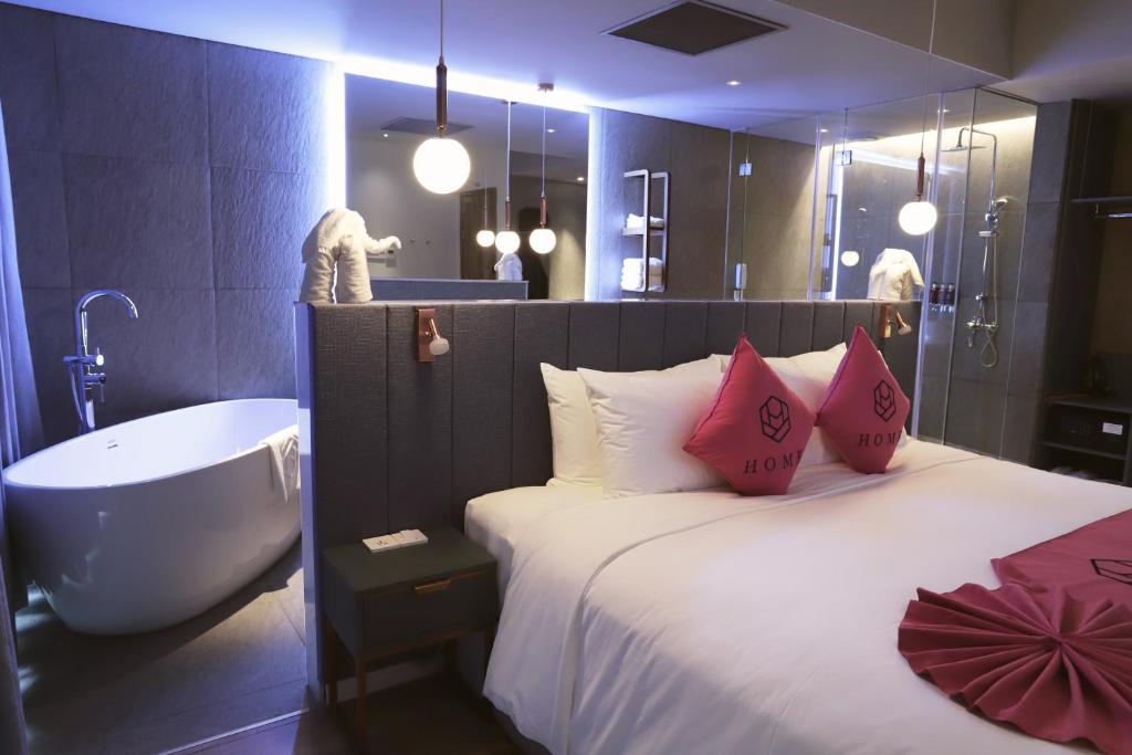 Двухместный (Suite Double Room with Balcony), HOME Hotel