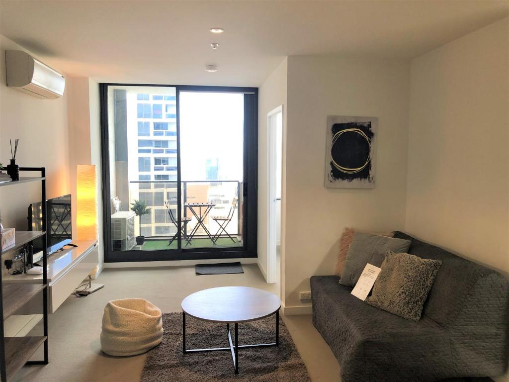 ReadySet Apartments at Madison photo 2