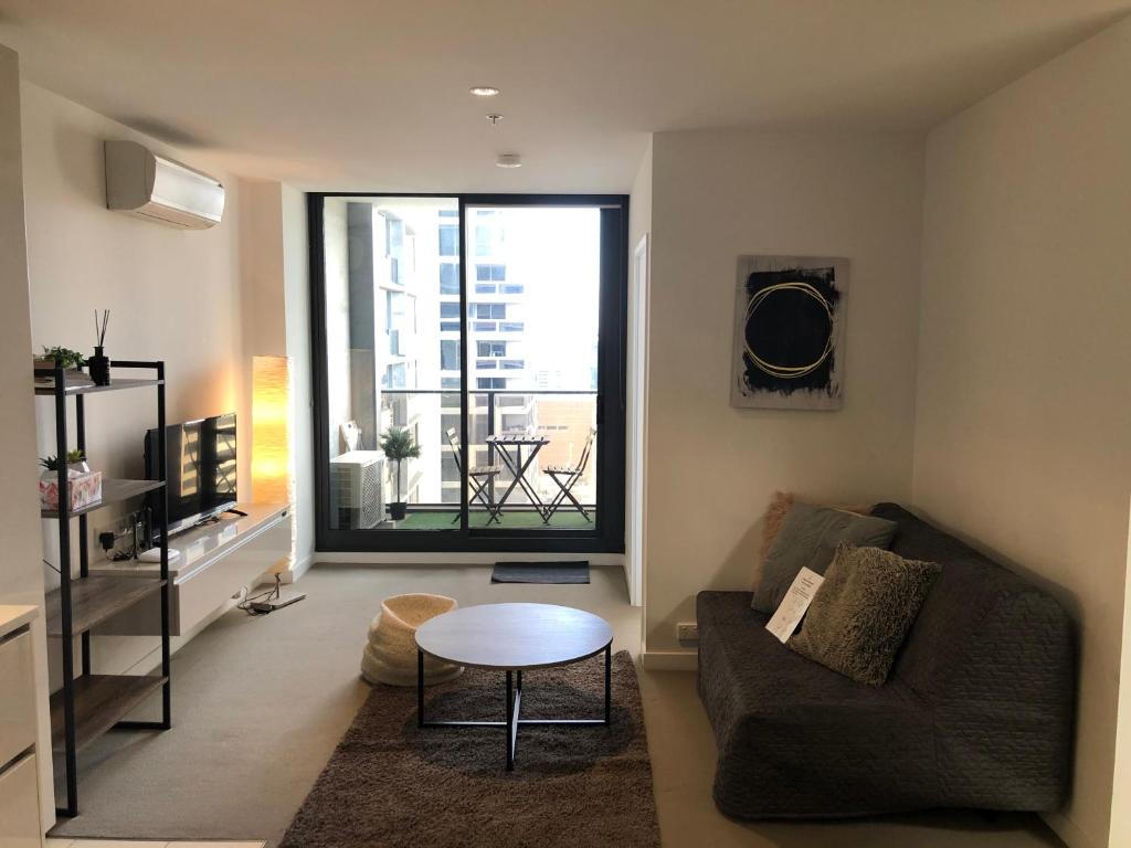 ReadySet Apartments at Madison photo 4