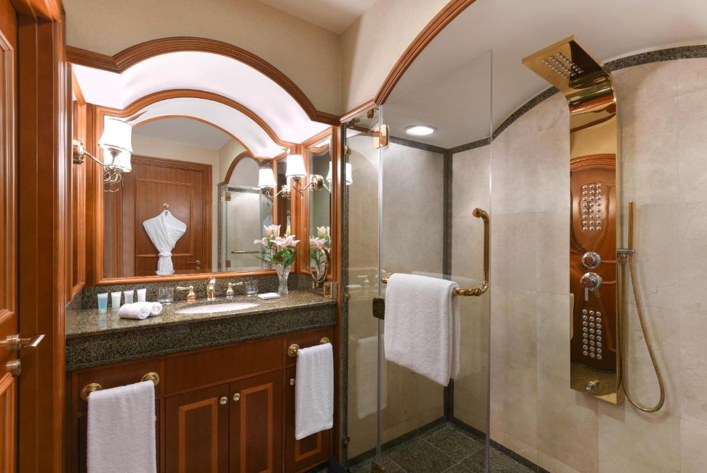 Двухместный (Номер Делюкс с кроватью размера «king-size»), Al Aziziyah Boutique Hotel