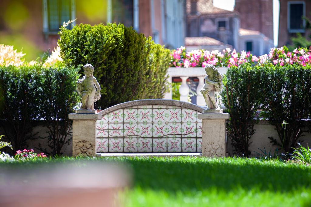 Ca' dei Cuori on the Grand Canal photo 2