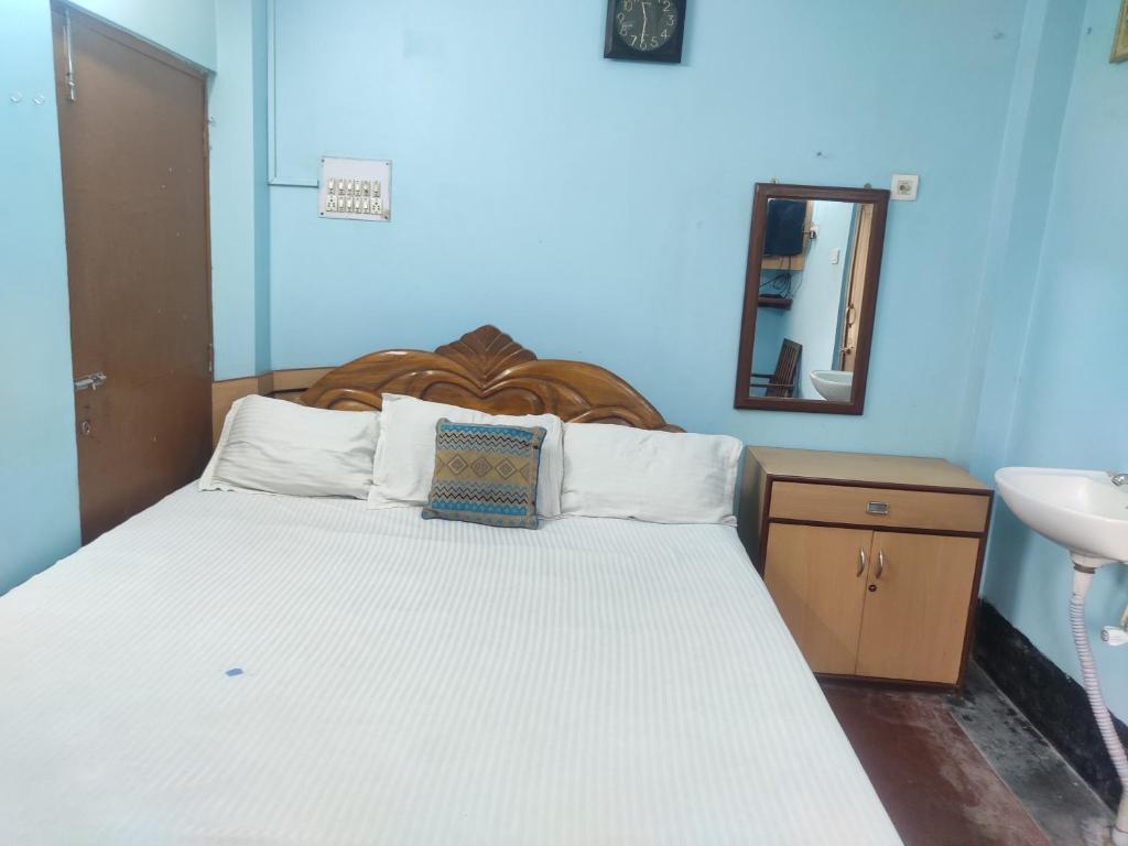 Двухместный (Deluxe Double Room- Non AC), Kiran Guest House